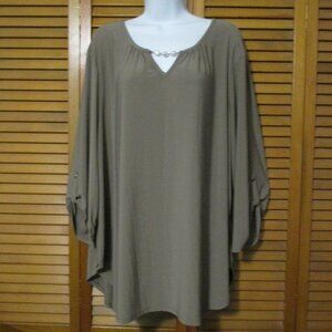 Sami & Jo tan top, feminine, stretchy, pearl neckline, 3/4 sleeves size 3x